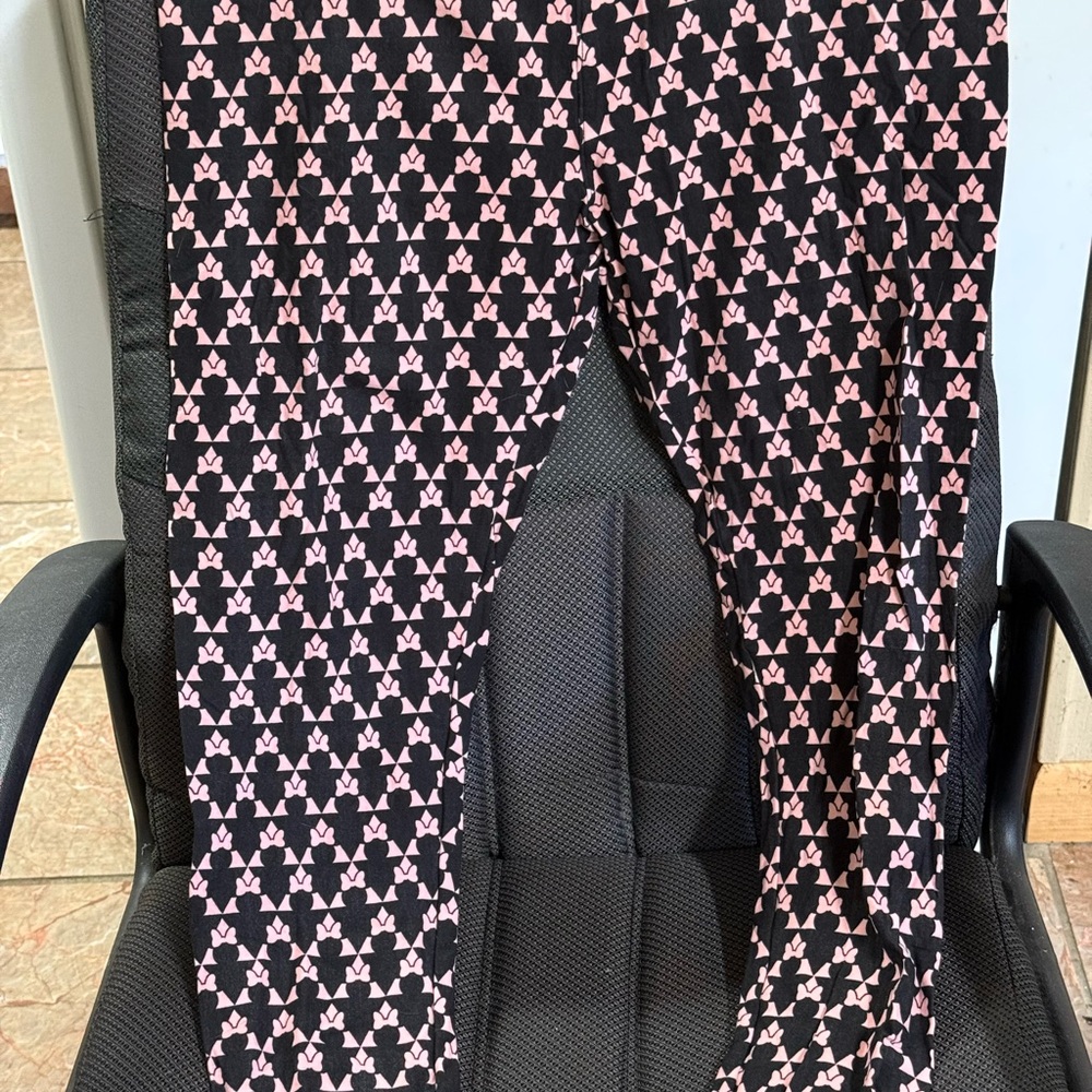 Pink and Black Geometric Pattern Leggings